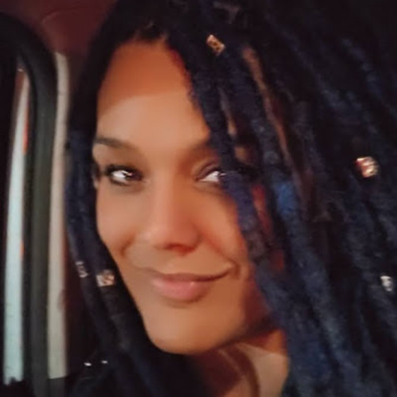 Meet your Posher, Andrea - Picture 1 of 1